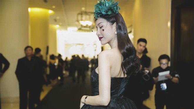 Hoa Hậu Doanh nhân Lam Cúc diện trang phục đẳng cấp của nhà thiết kế Đỗ Mạnh Cường