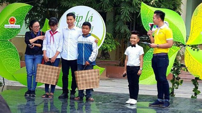 Nhật Minh dùng tiền thưởng Giọng hát Việt nhí 2016 giúp đỡ cho hoàn cảnh khó khăn