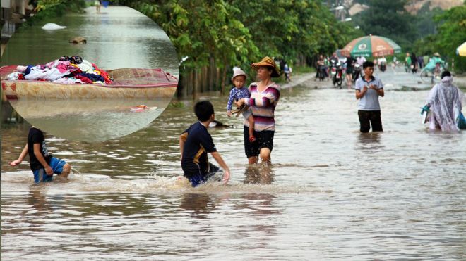 Nhà sập, trường học, bệnh viện ngập trong nước lũ ở Nha Trang