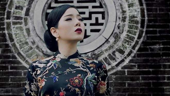 Lệ Quyên giữ lại trọn vẹn vẻ tinh tế và cô đơn khi hát nhạc Lam Phương
