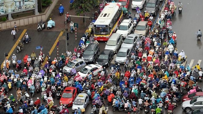 'Người Việt chắc bận rộn lắm nhỉ?' - Câu hỏi của chàng Tây làm người đối diện bối rối