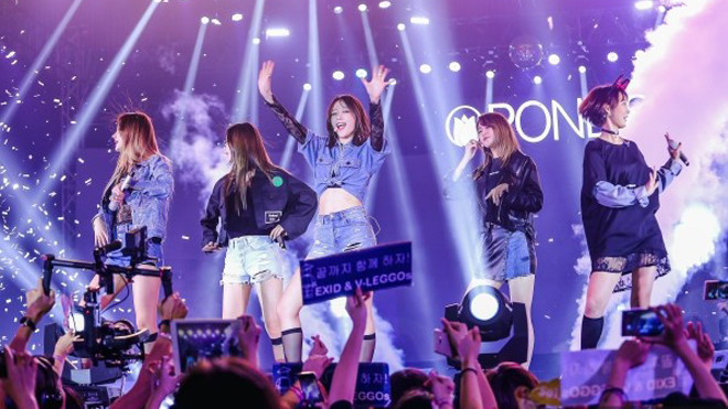 Clip: Không thể rời mắt khỏi màn trình diễn quá nóng bỏng của EXID trước hàng nghìn khán giả tại Việt Nam