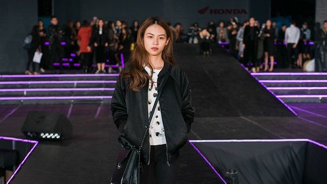 Phương Anh bất ngờ xuất hiện, đọ dáng cùng đàn chị Mâu Thủy trên sàn diễn runway