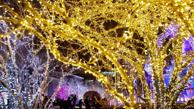 Thế giới đã tràn ngập sắc màu Giáng sinh lung linh