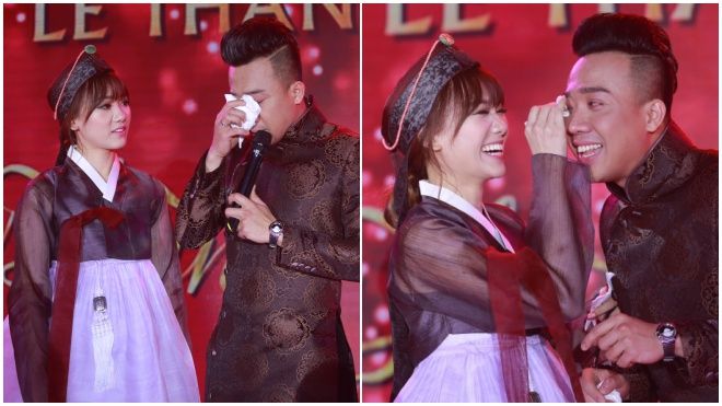 Thay trang phục truyền thống, Trấn Thành khóc như mưa khi phát biểu