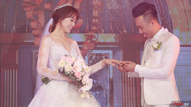 Clip: Khoảnh khắc Trấn Thành 'lóng ngóng' trao nhẫn cho Hari Won