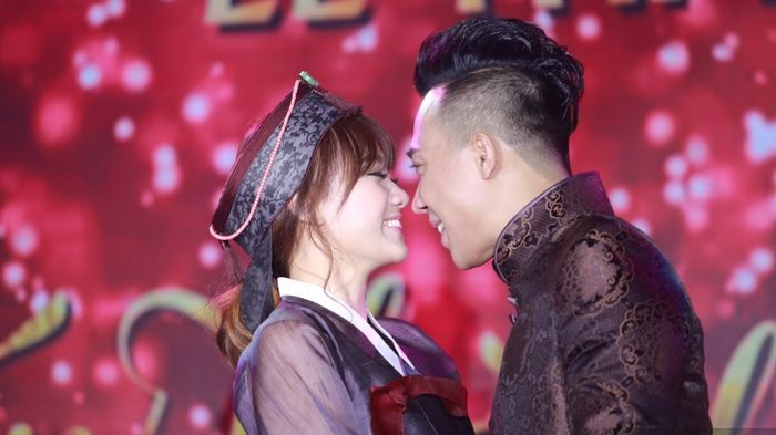 Nếu Xìn-Ri là truyện cổ tích Tấm Cám thì ai sẽ là Cám?