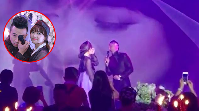 Clip: Khoảnh khắc Trấn Thành nắm tay Hari Won vừa hát vừa khóc trong lễ cưới cổ tích