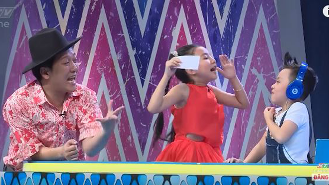 'Mười khó' Trường Giang 'cạn lời', 'ức muốn khóc' với con trai Bảy Sún tại Siêu hài nhí