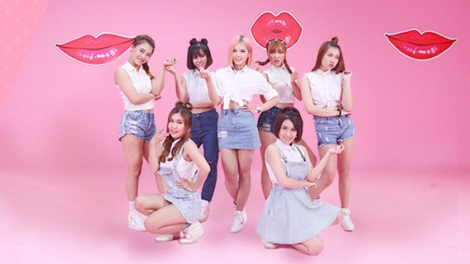 Phát sốt với cách dưỡng môi bằng vũ điệu có một không hai