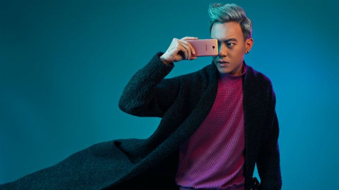 Phối đồ hồng vàng đẳng cấp theo stylist Mạch Huy