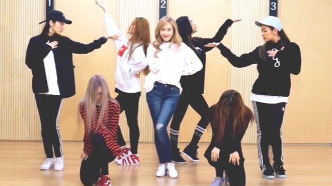 Jessica chẳng thua gì vũ công chuyên nghiệp trong phiên bản dance 'Wonderland'