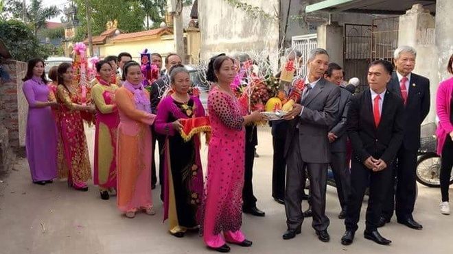 Dàn bê tráp toàn 'cụ ông - cụ bà' lạ nhất từ trước đến nay