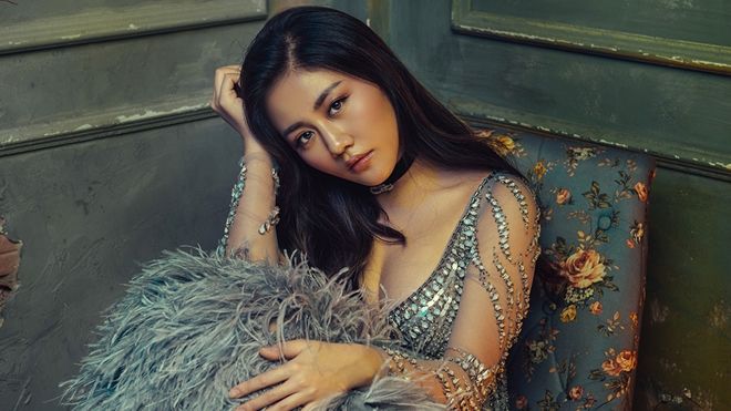 Văn Mai Hương gợi cảm ra mắt single thu âm một lần duy nhất
