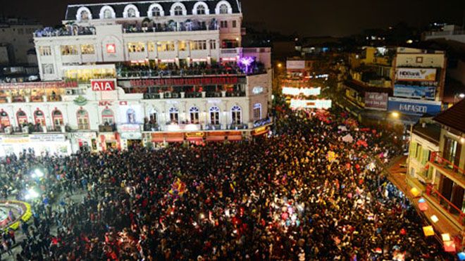 Ngừng bắn pháo hoa, Hà Nội đồng loạt rung chuông chào năm mới