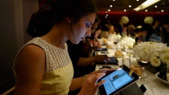 Nhà hàng dùng iPad làm đĩa đựng thức ăn ở Mỹ