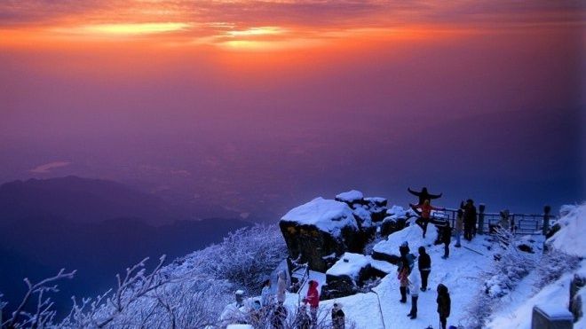 Tuyết phủ trắng núi Nga Mi