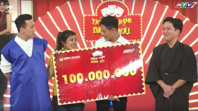 Cười chảy nước mắt với khoảnh khắc hot boy trà sữa 'hạ gục' Trấn Thành - Trường Giang giành 100 triệu
