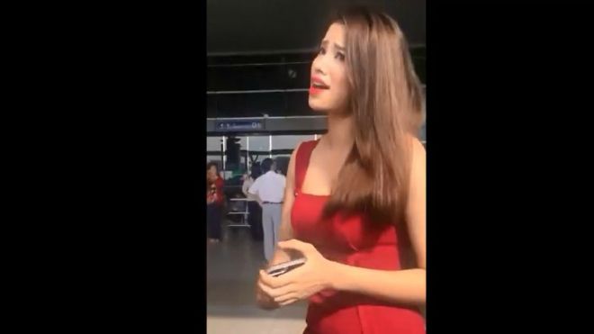 Clip: Phạm Hương dùng giọng miền Nam cãi nhau với fan