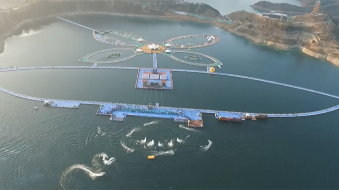 Phố đi bộ trên biển của Trung Quốc: Rộng 50km, còn hoành tráng hơn công viên nước