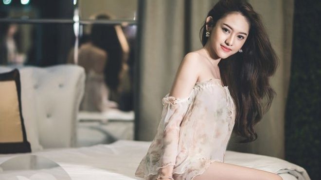 Hot girl khiến tình cũ Midu 'chao đảo' diện váy ngủ mỏng manh