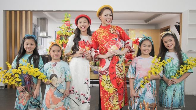 Thiều Bảo Trang xinh đẹp rạng ngời tung MV Tết cùng học trò