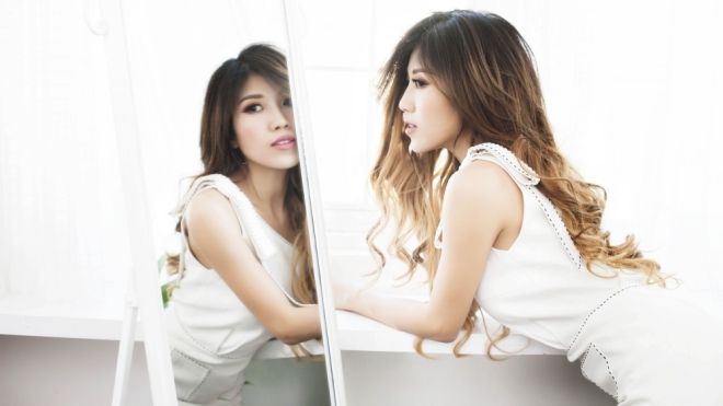 Trang Pháp tung album mở hàng 2017, hé lộ sản phẩm hot tiếp theo