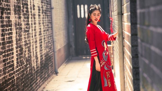 Top 9 Hoa hậu Du lịch quốc tế 2016 Emily Hồng Nhung xinh đẹp mừng năm mới