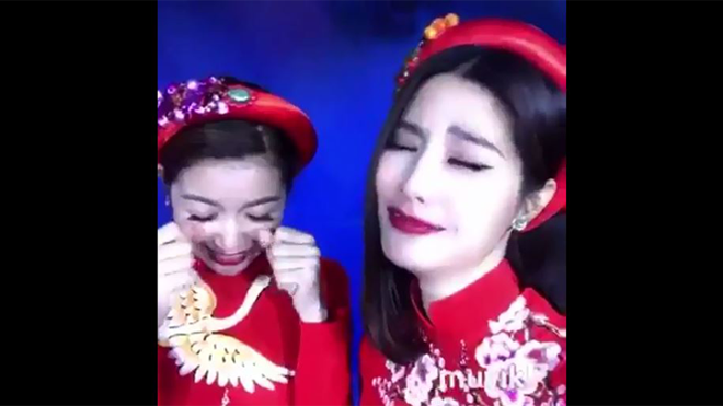 Diễm My 9x cùng Á hậu Thúy Vân cực đáng yêu với hit 'Bao giờ lấy chồng' của Bích Phương