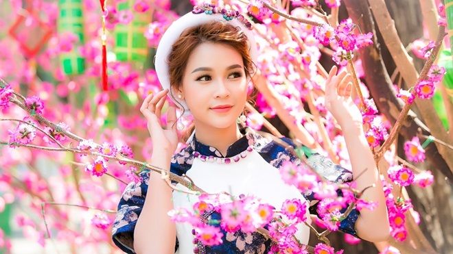 Hot girl Sam dịu dàng đón Tết trong bộ ảnh áo dài xuân