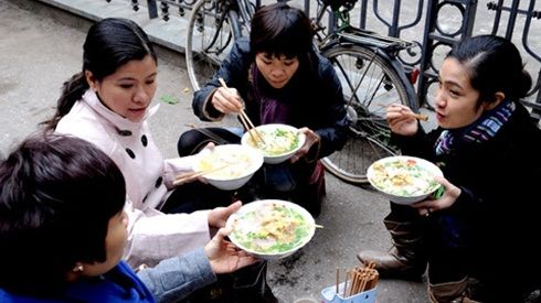 100.000 đồng một bán bún, phở ngày Tết