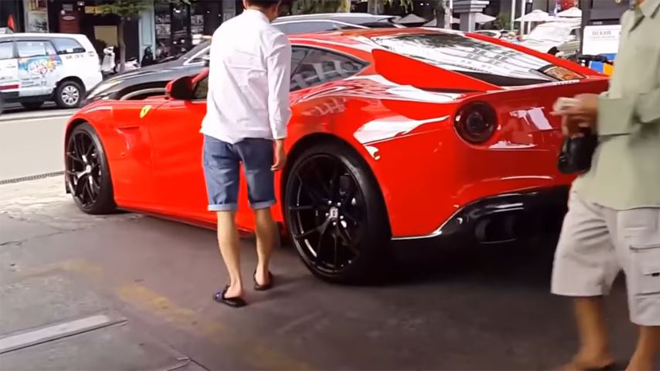Cường Đô La lái siêu xe Ferrari gặp cụ ông bán vé số và cái kết