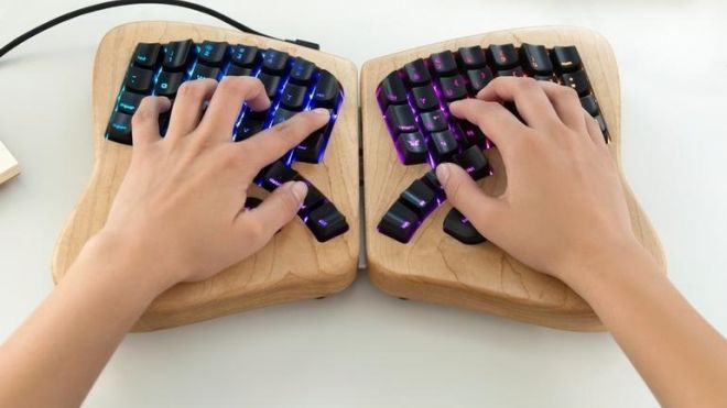 Bàn phím ‘hai mảnh’ quá tiện dụng cho những người yêu công nghệ