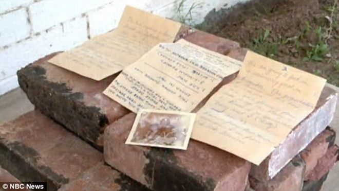 50 năm sau khi vợ mất, chồng ngỡ ngàng khi biết bí mật vợ chôn giấu trong nhà