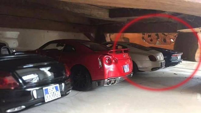Dàn siêu xe biển xanh gây xôn xao dư luận thực chất chỉ là xe mô hình chụp dưới gầm giường