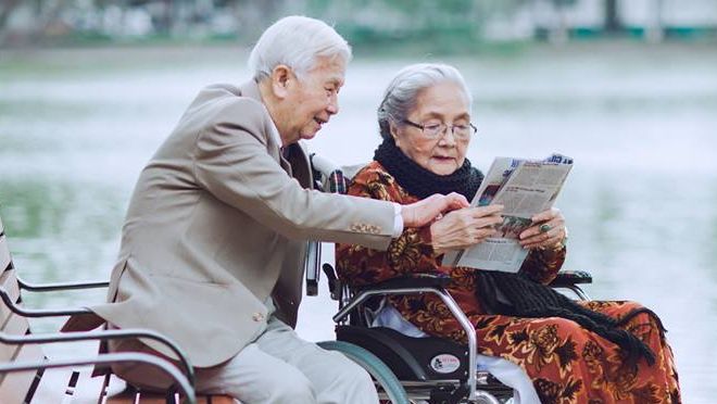 Không phải soái ca hay ngôn tình bộ ảnh này chứng minh tình yêu thời 'ông bà anh' là hoàn toàn có thật