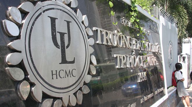 Nữ sinh luật bị đình chỉ học vì mang giáo trình photo vào trường