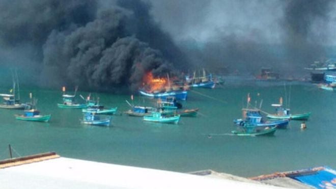 Tàu đang đậu ở Phú Quốc bốc cháy dữ dội