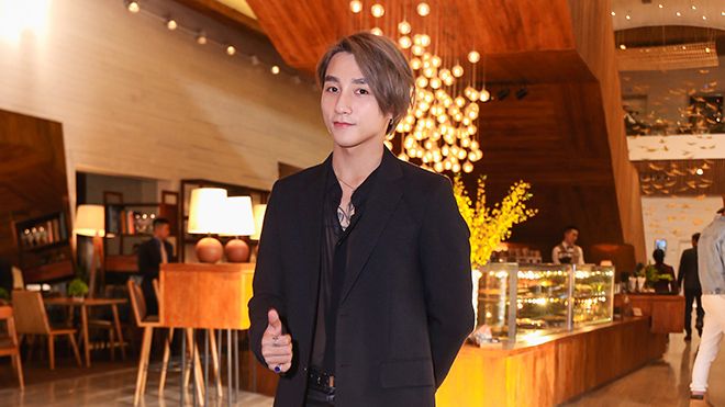 Xuất hiện sau nghi án mượn đồ không trả, Sơn Tùng M-TP lại nhận quà 'khủng'