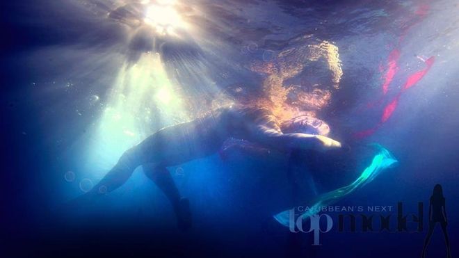 Next Top Model: Đã tìm thấy concept chụp ảnh dưới nước tệ nhất thế giới!