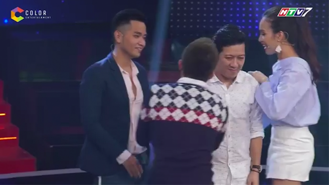 Trường Giang - Ốc Thanh Vân khiến khán giả 'dậy sóng' khi công khai thay phiên nhau 'sàm sỡ' 6 múi của Phạm Hồng Phước