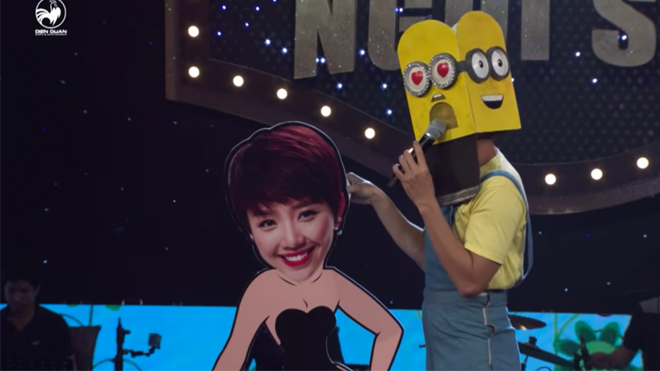 Chàng trai bí ẩn đòi 'cưỡng hôn' Tóc Tiên khiến sân khấu 'Mặt nạ ngôi sao' được phen 'náo loạn'