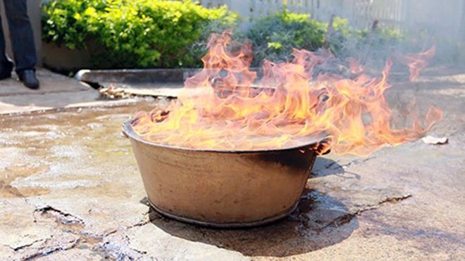 Nước giếng bén lửa bốc cháy ngùn ngụt