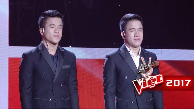 Cặp song sinh lấy hết cảm xúc 'khán phòng' The Voice với ca khúc về Mẹ vô cùng sâu sắc
