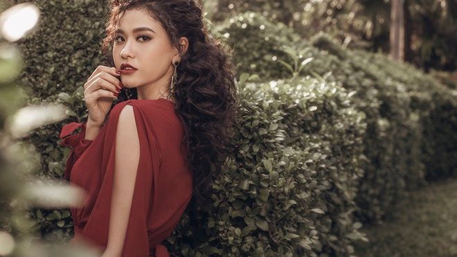 Trương Quỳnh Anh hóa quý cô mùa hè trong bộ ảnh mới nhất