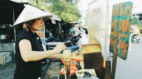 Gặp mẹ đẻ của chiếc bảng ‘Vịt lộn vịt dữa cút lộn' đang nổi đình nổi đám trên mạng xã hội