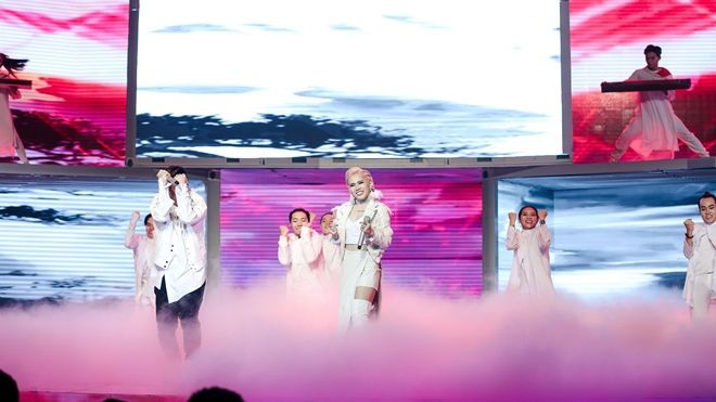 Biến tấu Cò lả, Yanbi - Yến Lê khiến khán giả phấn khích với bản phối quá chất tại Remix New Generation