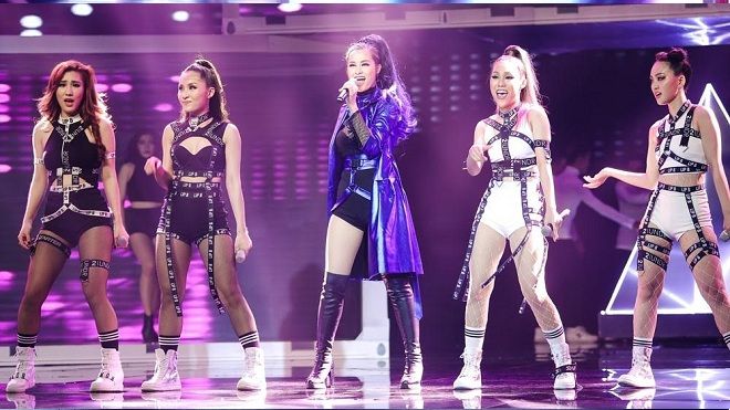 Sân khấu bùng nổ khi Đông Nhi xuất hiện hỗ trợ học trò tại Remix New Generation 2017