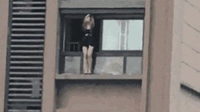 Ngay cả khi nhảy lầu tự tử, hot girl mạng xã hội Trung Quốc vẫn không quên livestream