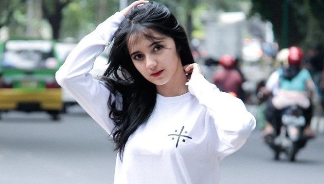 Vẻ đẹp thuần khiết của hot girl Indonesia